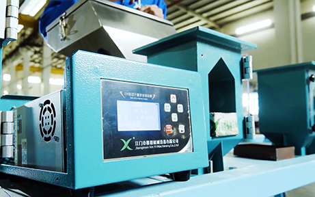 塑膠成型輔助設備推動塑料加工行業(yè)蓬勃發(fā)展